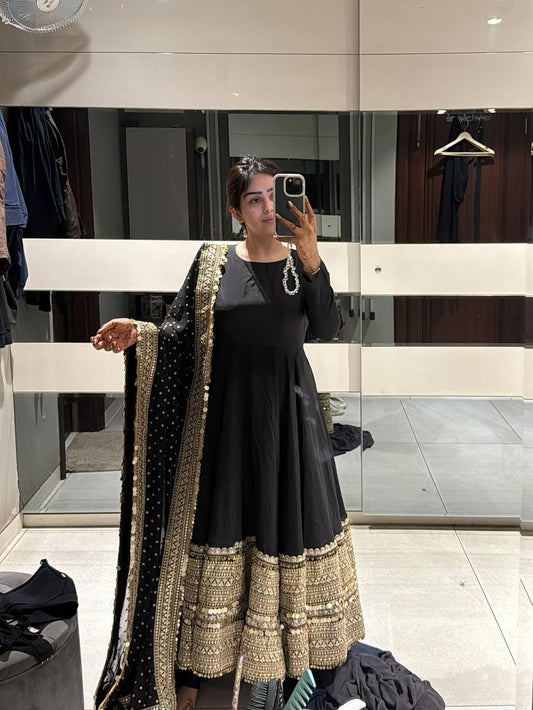Inaya – Premium Embroidered Anarkali Suit Set (3 Piece)