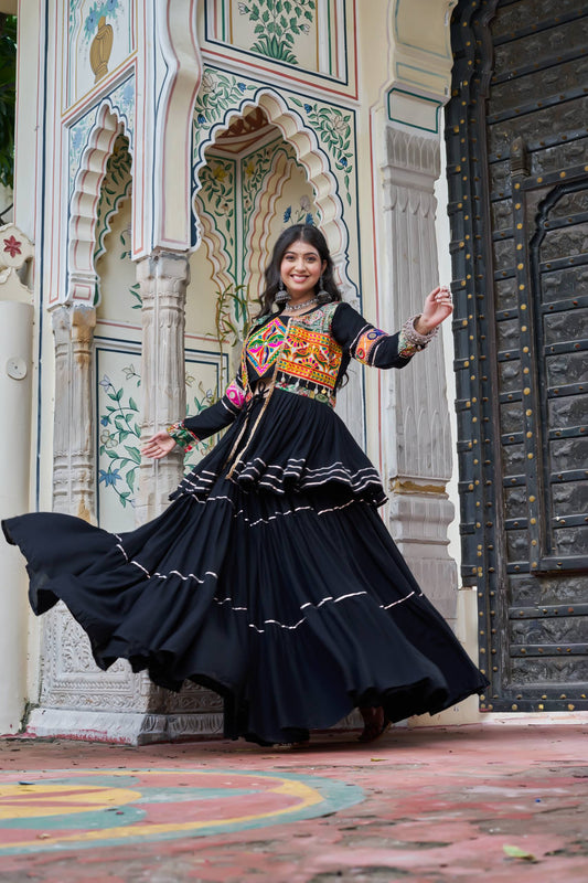 Kaalini Black Navratri Gamathi Work Lehenga Choli Set [3 PCS]
